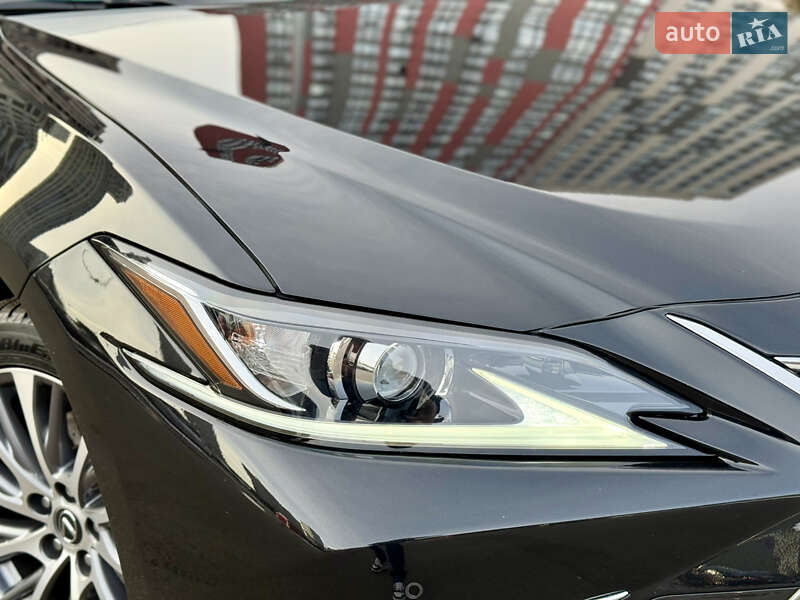 Седан Lexus ES 2019 в Киеве