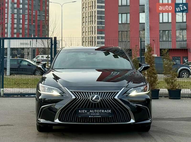 Седан Lexus ES 2019 в Киеве