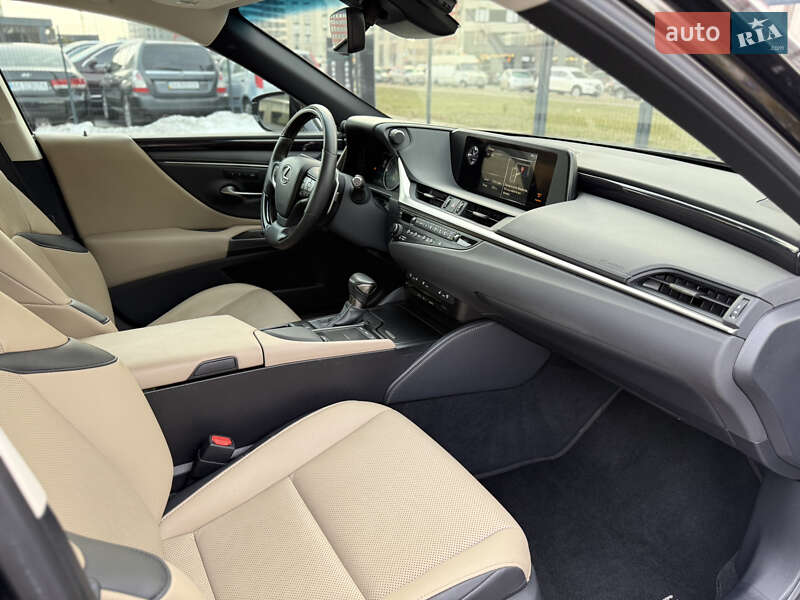Седан Lexus ES 2019 в Киеве