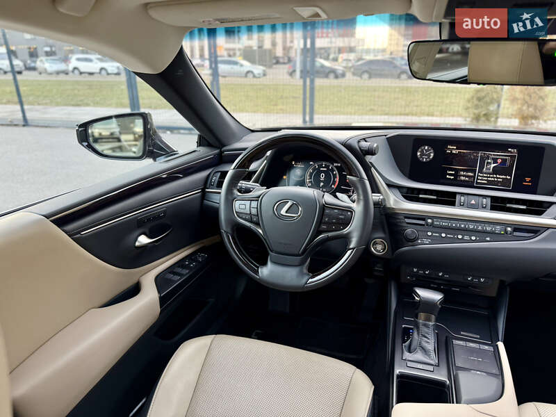 Седан Lexus ES 2019 в Киеве