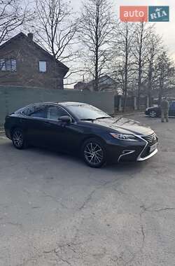 Седан Lexus ES 2015 в Умані