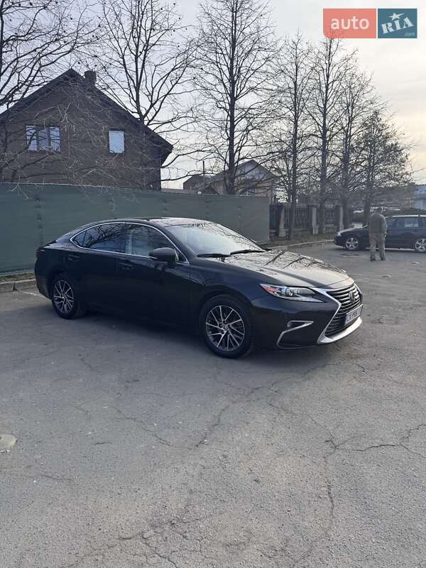 Седан Lexus ES 2015 в Умани