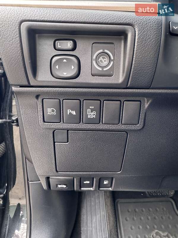 Седан Lexus ES 2015 в Умани