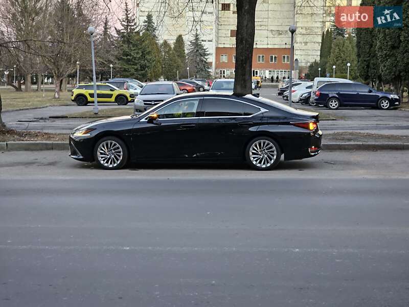 Седан Lexus ES 2018 в Ровно