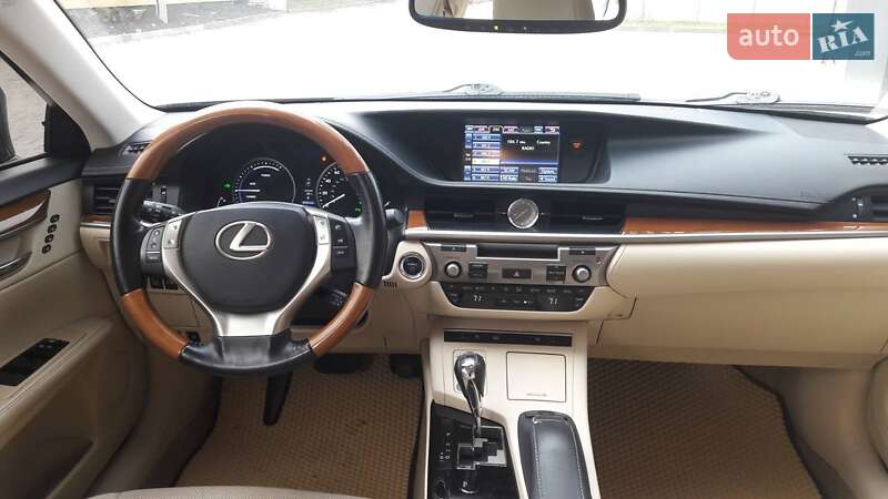 Седан Lexus ES 2014 в Івано-Франківську