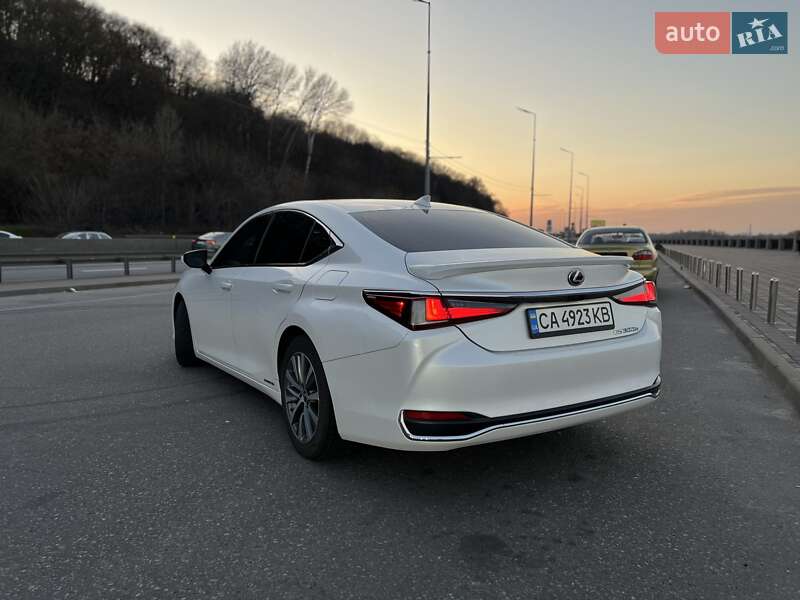 Седан Lexus ES 2021 в Киеве
