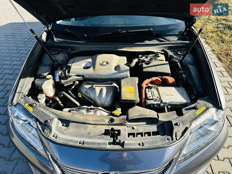 Седан Lexus ES 2013 в Чернівцях