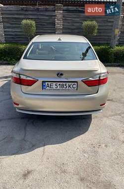 Седан Lexus ES 2014 в Дніпрі