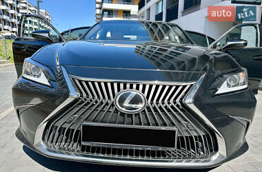 Седан Lexus ES 2018 в Володимирі