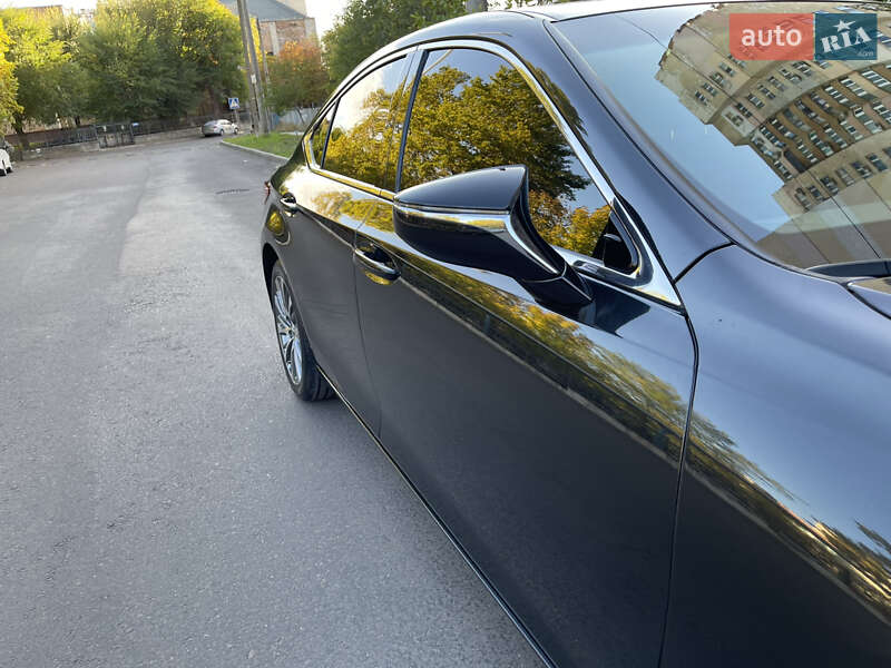 Седан Lexus ES 2019 в Николаеве