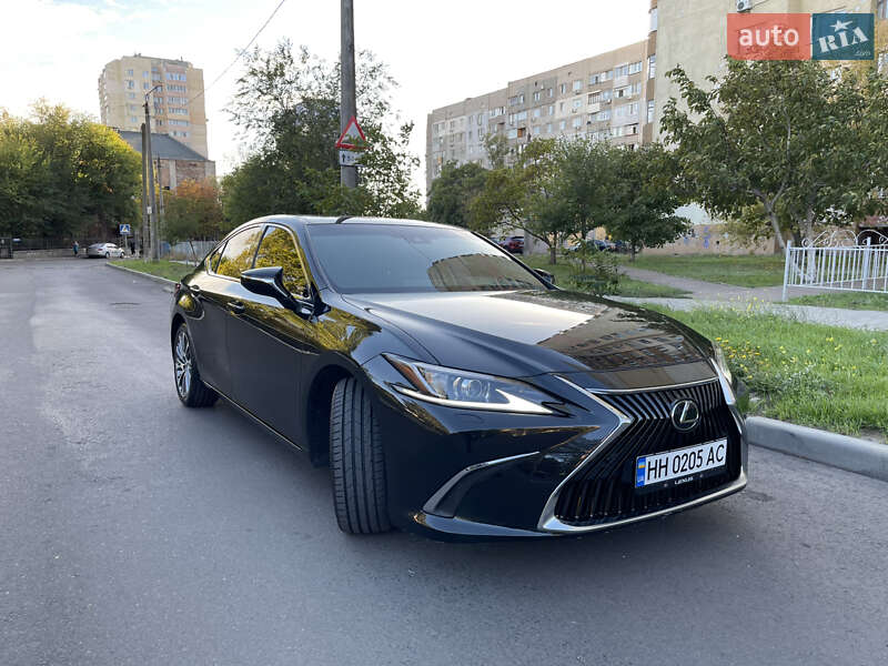 Седан Lexus ES 2019 в Николаеве