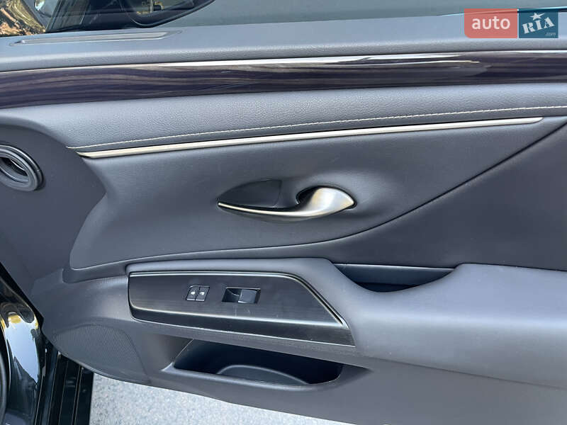 Седан Lexus ES 2019 в Николаеве