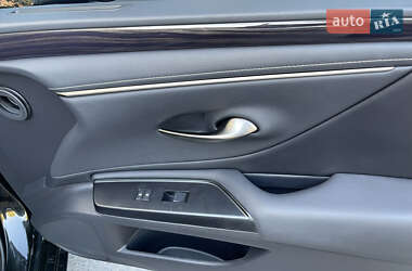 Седан Lexus ES 2019 в 