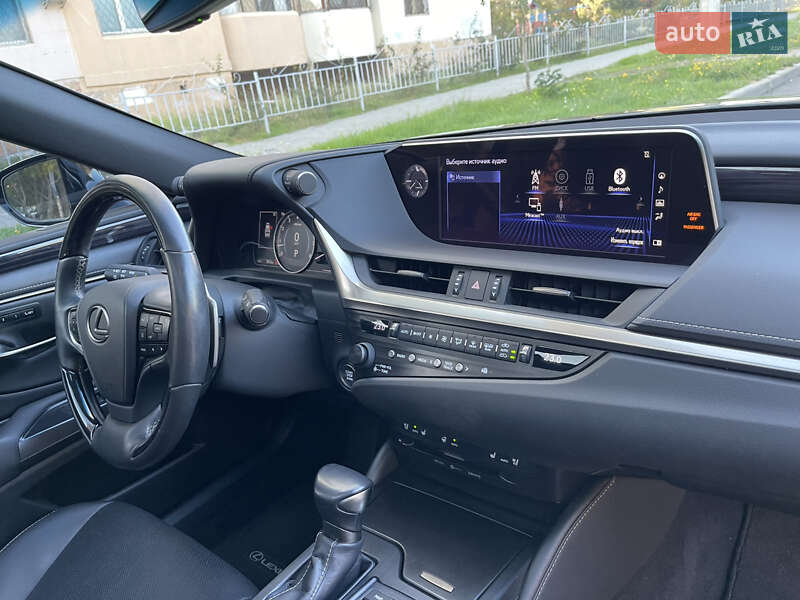 Седан Lexus ES 2019 в Николаеве