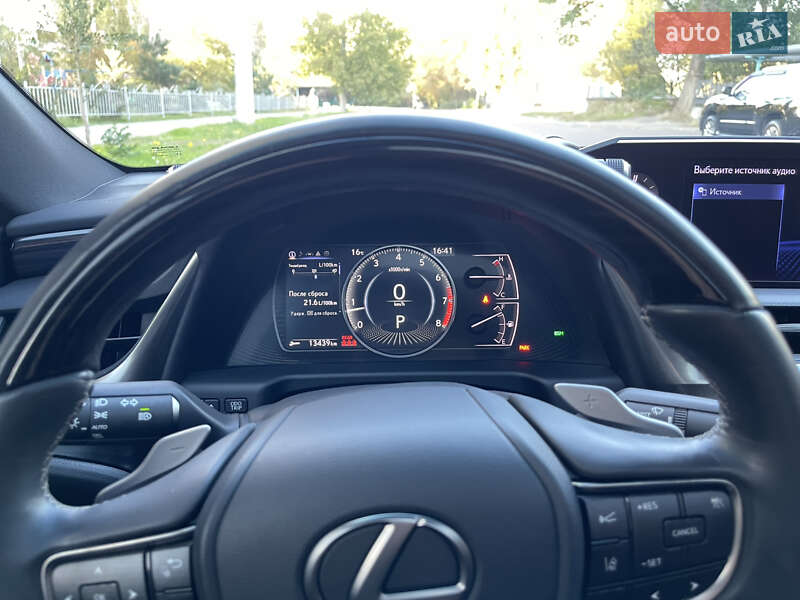 Седан Lexus ES 2019 в Николаеве