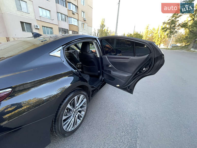 Седан Lexus ES 2019 в Николаеве