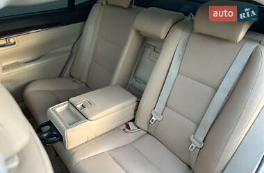 Седан Lexus ES 2013 в 