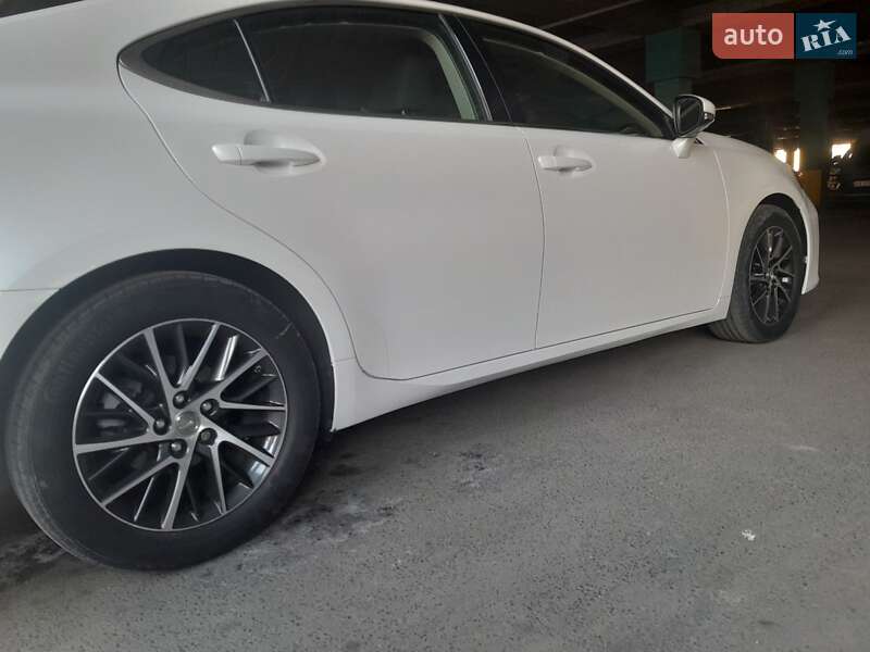 Седан Lexus ES 2017 в Харькове