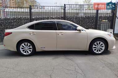 Седан Lexus ES 2015 в 