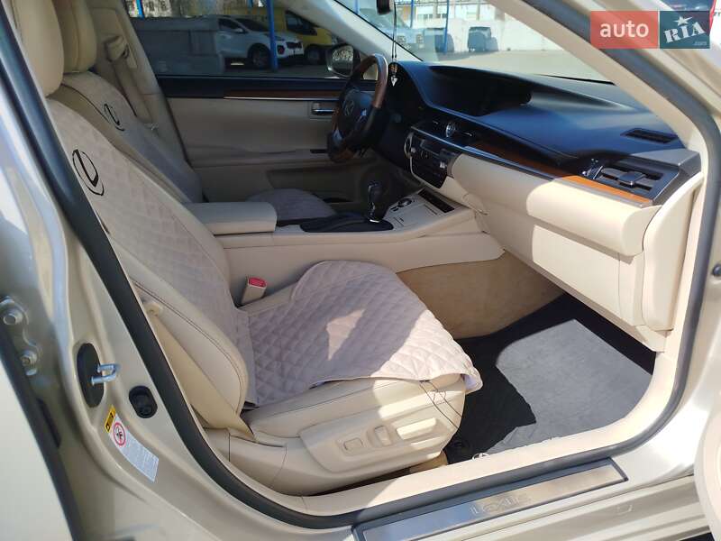 Седан Lexus ES 2015 в Києві