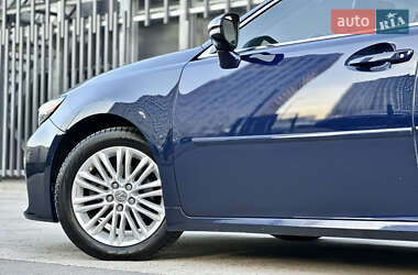 Седан Lexus ES 2015 в 