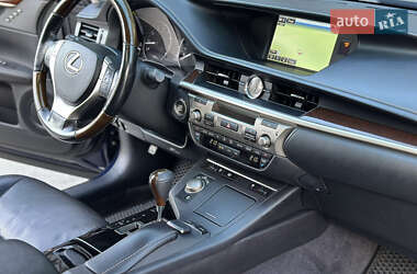 Седан Lexus ES 2015 в 