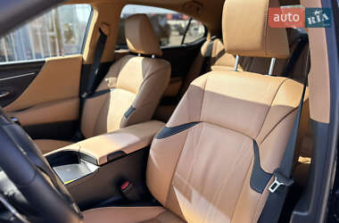 Седан Lexus ES 2023 в 