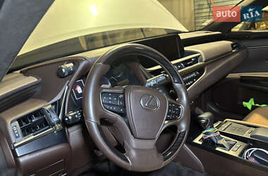 Седан Lexus ES 2018 в 