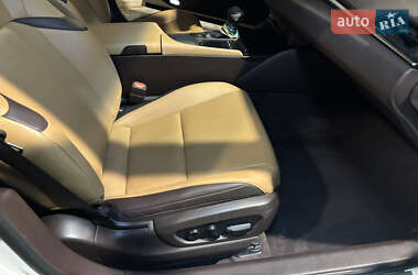 Седан Lexus ES 2018 в 