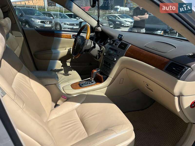 Седан Lexus ES 2004 в Львове