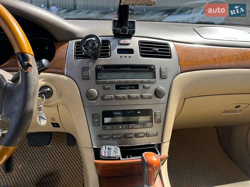 Седан Lexus ES 2004 в Львове