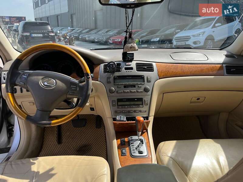 Седан Lexus ES 2004 в Львове