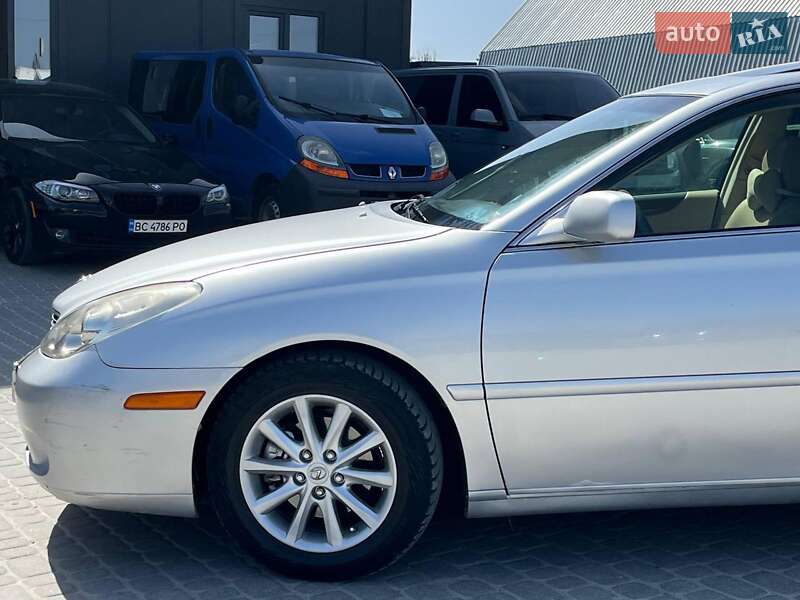 Седан Lexus ES 2004 в Львове