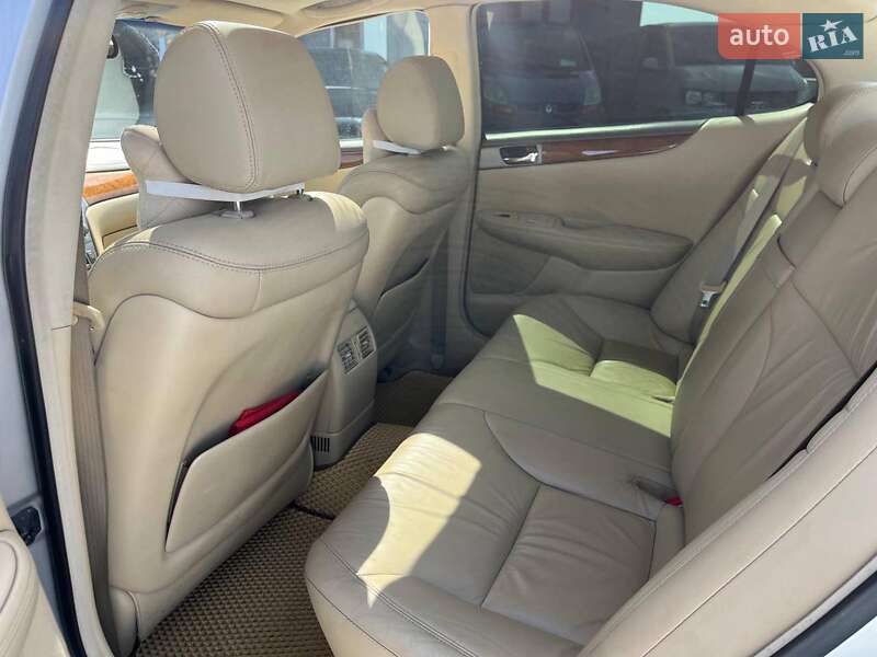 Седан Lexus ES 2004 в Львове
