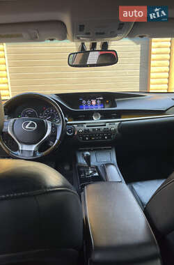 Седан Lexus ES 2015 в 