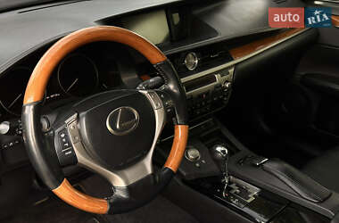 Седан Lexus ES 2012 в 