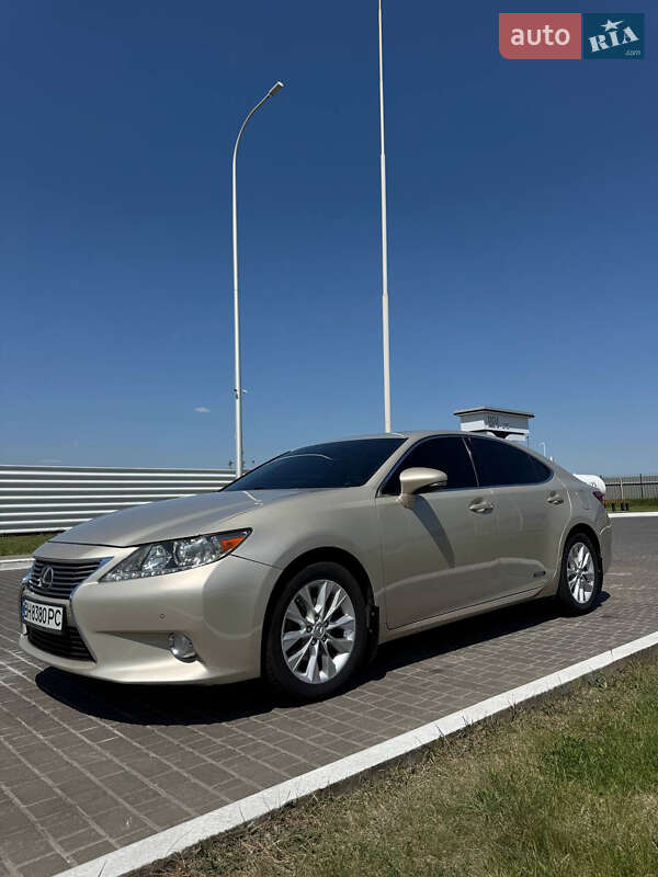 Седан Lexus ES 2013 в Миколаєві