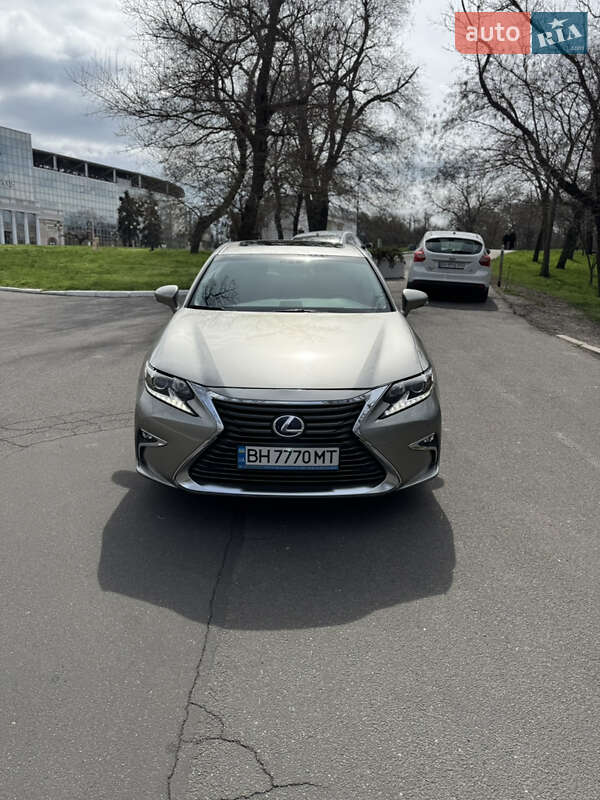 Седан Lexus ES 2016 в Одесі
