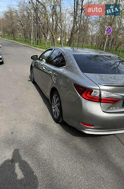Седан Lexus ES 2016 в Одесі