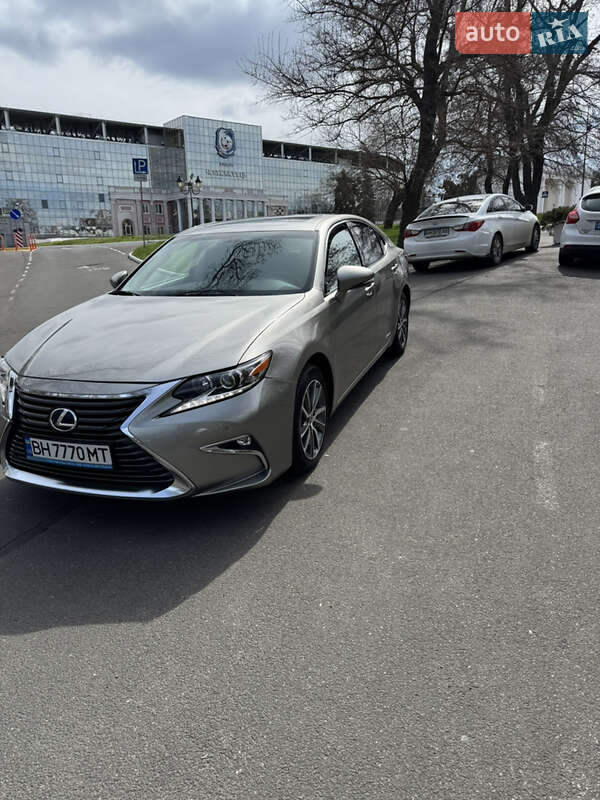 Седан Lexus ES 2016 в Одесі