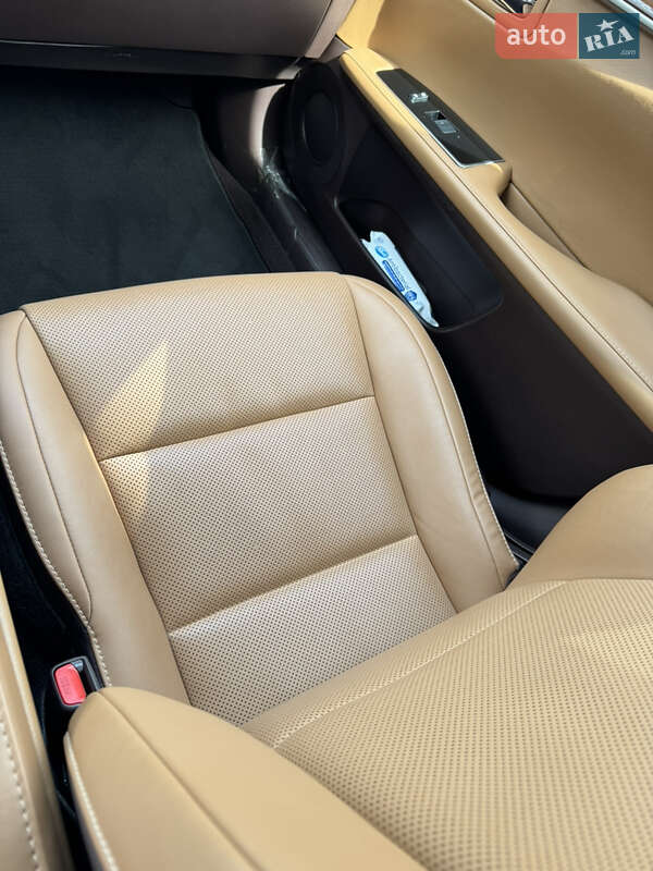 Седан Lexus ES 2016 в Одесі