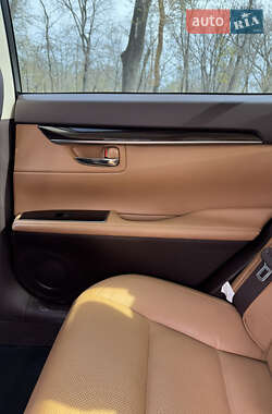 Седан Lexus ES 2016 в Одесі