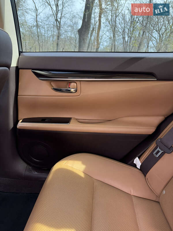 Седан Lexus ES 2016 в Одесі