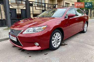 Седан Lexus ES 2014 в Львові