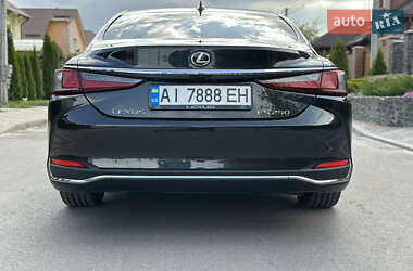 Седан Lexus ES 2021 в 