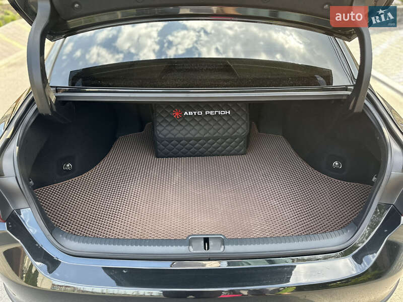Седан Lexus ES 2021 в Киеве