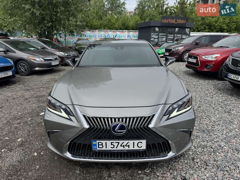 Седан Lexus ES 2019 в Киеве