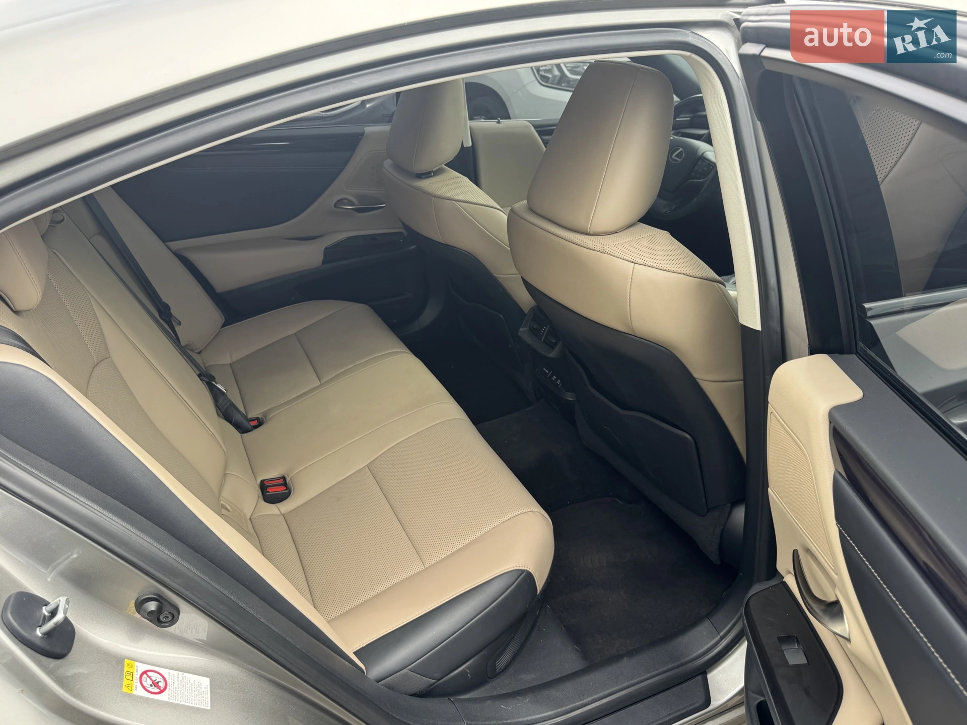 2019 Lexus ES - мініатюра 10