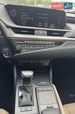Седан Lexus ES 2019 в Киеве