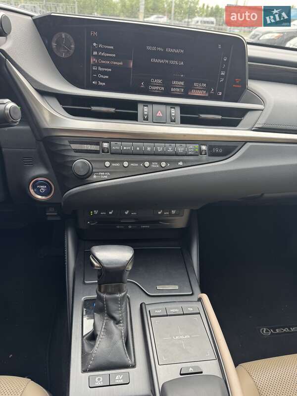 Седан Lexus ES 2019 в Киеве